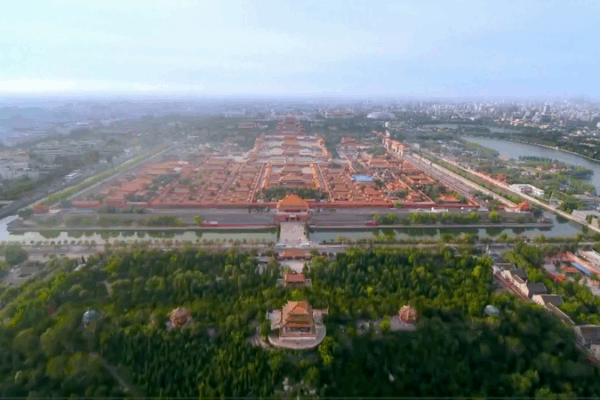 Xi_Introduces_Beijing_Central_Axis_to_Thai_King video poster