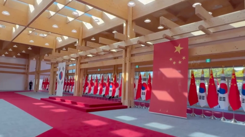 Xi_Jinping_Arrives_in_Gyeongju_for_Welcome_Ceremony_by_ROK_President video poster