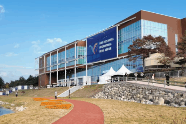 Xi Jinping Calls for Asia-Pacific Unity in Tech and AI Cooperation Xi_Jinping_Calls_for_Asia_Pacific_Unity_in_Tech_and_AI_Cooperation