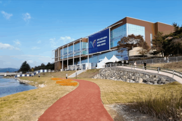 Xi Jinping to Speak at Session II of 32nd APEC Leaders’ Meeting Xi_Jinping_to_Speak_at_Session_II_of_32nd_APEC_Leaders__Meeting video poster