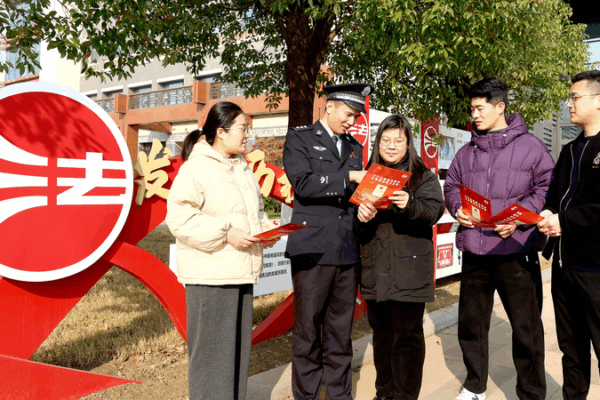 Xi_Urges_New_Advances_in_Rule_of_Law_on_the_Chinese_Mainland