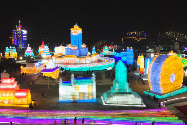 Changchun_Ice_and_Snow_World_Opens_with_Magical_Ice_Kingdom