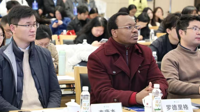 China_Africa_Human_Rights_Seminar_Launches_New_Research_Network - News for amigos, by amigos China_Africa_Human_Rights_Seminar_Launches_New_Research_Network