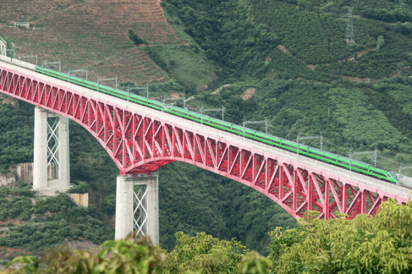 China_Laos_Railway_Sparks_Tourism___Trade_Boom