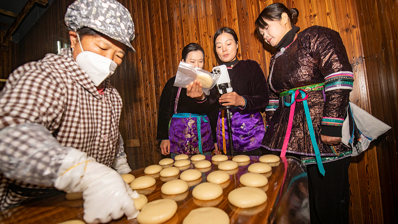 Guizhou_Village_Goes_Digital_with_New_Year_Rice_Cakes
