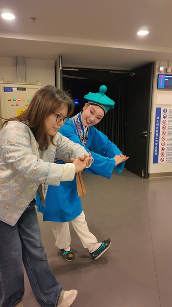 Huangmei_Opera_Posture_Secrets__Sharp_Men_s_Stance___Boys__Energetic_Steps_poster - News for amigos, by amigos Huangmei_Opera_Posture_Secrets__Sharp_Men_s_Stance___Boys__Energetic_Steps video poster