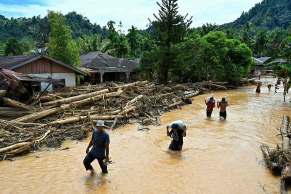 Indonesia_Floods___Landslides_Toll_Rises_to_712_Amid_Rescue_Efforts