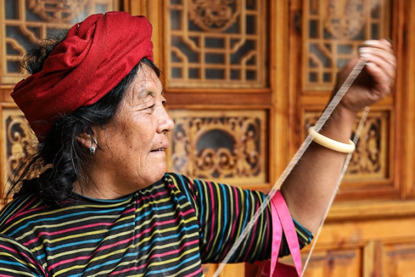 Mosuo_Weaving__Matrilineal_Art_Woven_into_Daily_Life