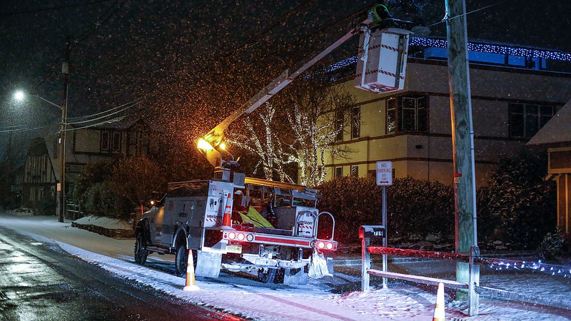 NYC_Snowstorm_Strands_1_700__Flights_Amid_Travel_Warnings video poster