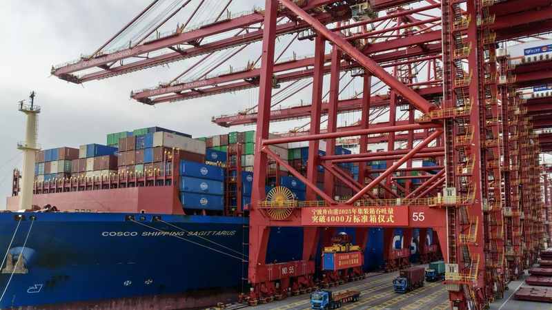 Ningbo_Zhoushan_Port_Hits_Record_4_000th_Container_of_2025 video poster