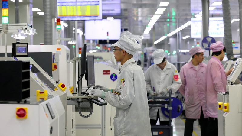 Xi Jinping Cheers China’s Hardworking Heroes in 2026 New Year Message video poster