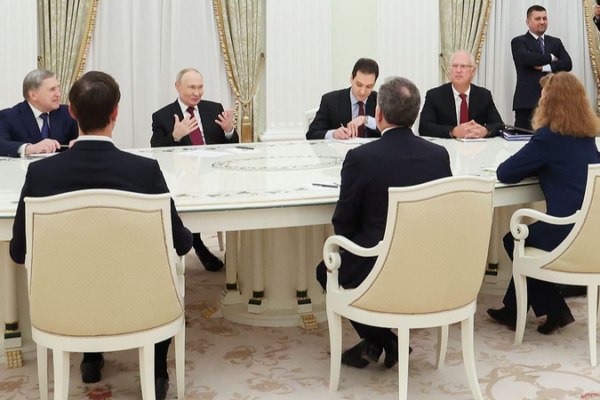 Putin_Meets_U_S__Envoys_for_4__Hour_Ukraine_Peace_Talks