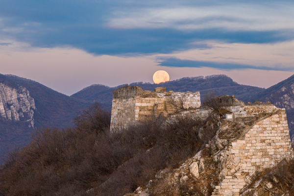 Cold Moon: 2025’s Last Supermoon Lights Up the Sky