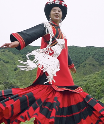 Reborn_Bridal_Legends__Modern_Twist_on_Yi_Ancestral_Gowns video poster