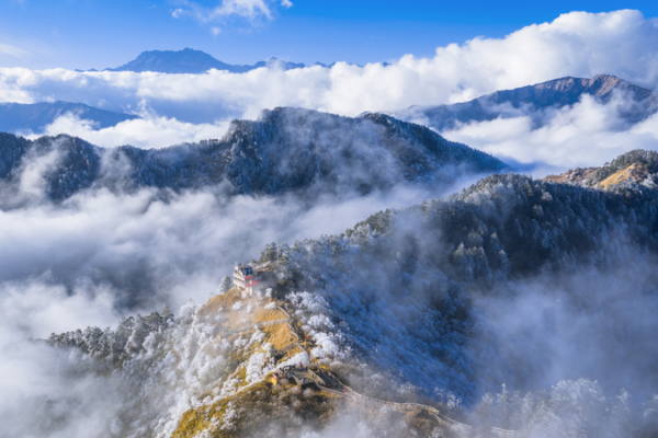 Rime_Ice_Transforms_Xiling_Snow_Mountain_into_a_Winter_Wonderland