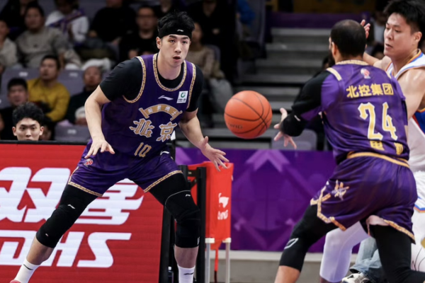 Royal_Fighters_Edge_Pioneers_92_89_for_Zhang_Qingpeng_s_Second_CBA_Win video poster