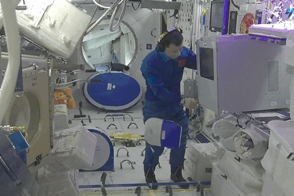 Shenzhou_20_to_Make_Uncrewed_Return_After_Debris_Scare