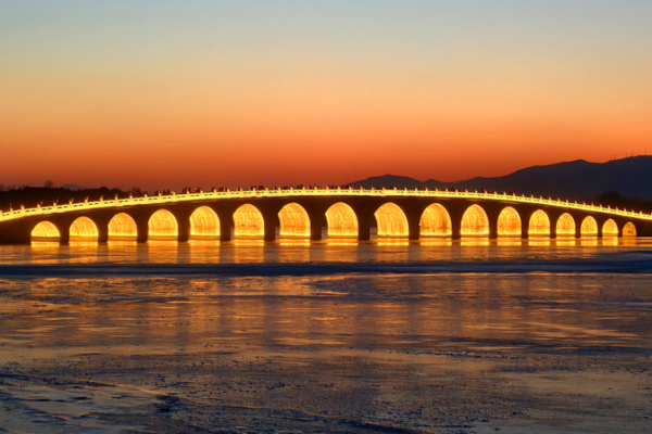 Sunset_Gold_at_the_Seventeen_Arch_Bridge