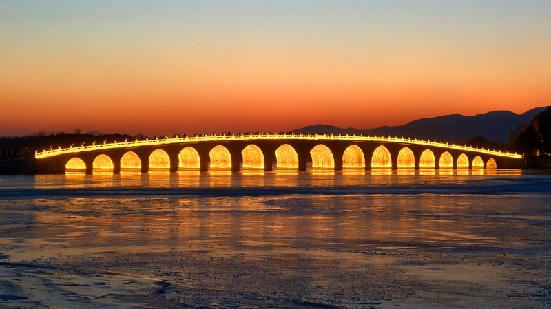 Sunset_Gold_at_the_Seventeen_Arch_Bridge