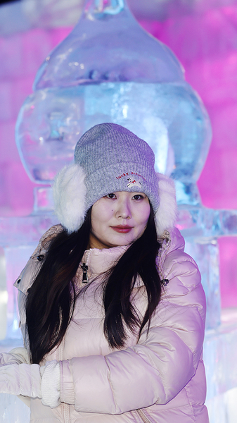 Harbin’s 24m Ice Castle Dazzles Photo Lovers ❄️✨ video poster