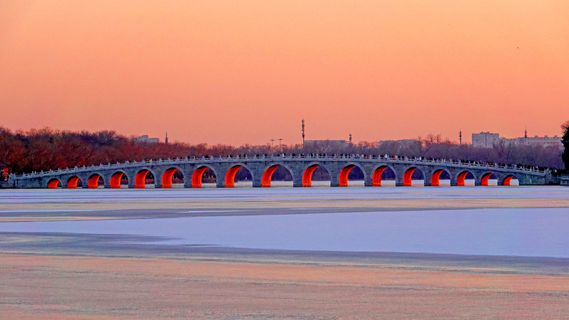 Sunset Magic: Beijing’s Summer Palace Bridge Glows on Winter Solstice