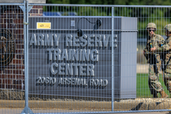 Supreme Court Blocks Trump’s Illinois National Guard Deployment