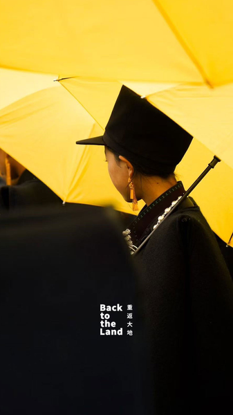 Vibrant_Threads__The_Rhythm_of_Yi_Fashion video poster