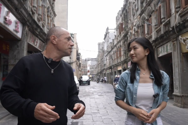 Italian Influencer Francesco Mattesi Explores Wenchang's Space Boom 🌴🚀 video poster