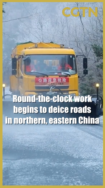 24_7_Deicing_Crews_Battle_Intense_Cold_Snap_in_Northern___Eastern_Regions_of_the_Chinese_Mainland video poster