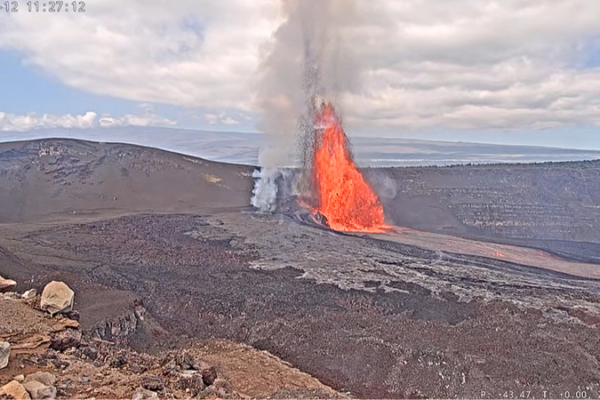 Hawaii’s Kilauea Erupts in Spectacular Lava Fountain