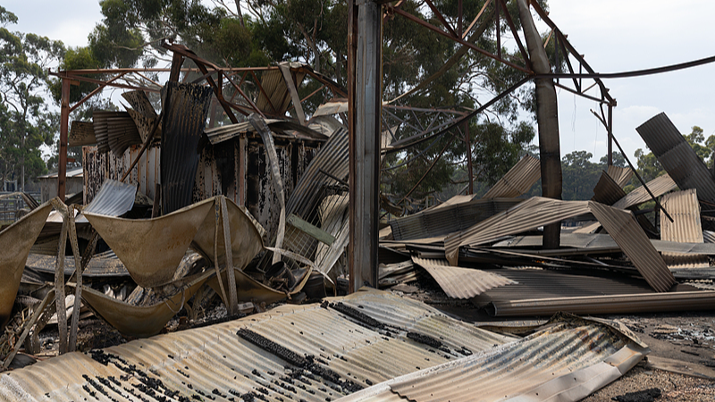 Australia_s_Bushfires_Scorch_Homes__Cut_Power_Amid_Record_Heat - News for amigos, by amigos Australia_s_Bushfires_Scorch_Homes__Cut_Power_Amid_Record_Heat