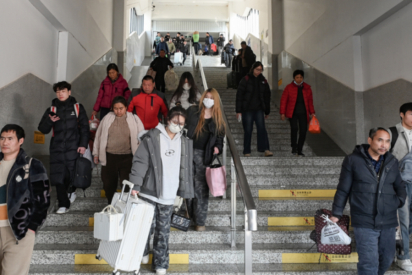 China_s_Spring_Festival_Travel_Rush_Set_for_Record_Breaking_Trips