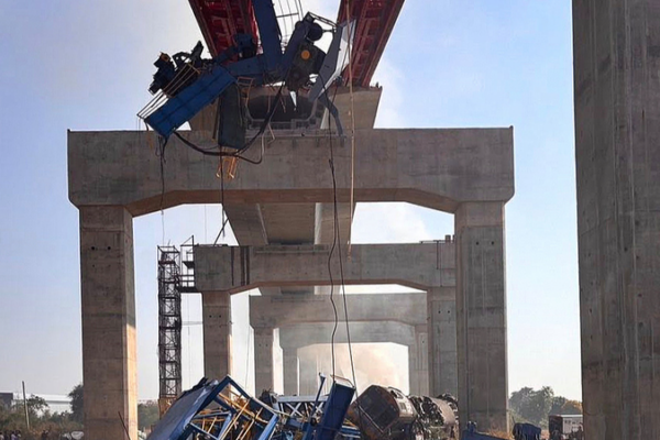 Crane_Collapses_onto_High_Speed_Train_in_Thailand__Several_Dead video poster