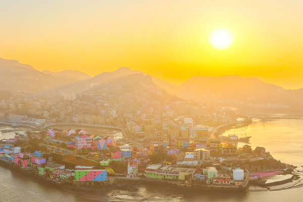 Dawn_s_Golden_Glow_Awakens_Xiaoruo_Coastal_Village