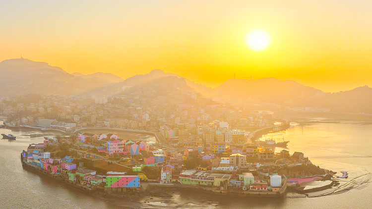 Dawn_s_Golden_Glow_Awakens_Xiaoruo_Coastal_Village