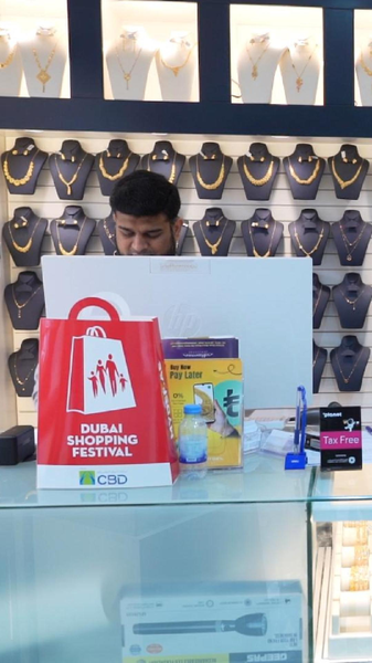 Dubai_Gold_Prices_Soar_70__in_2025_as_Investors_Rush_In video poster