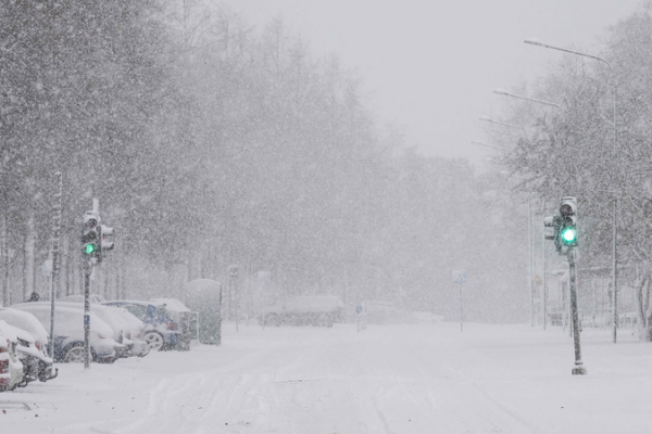 Europe_Hit_by_Arctic_Blast__Snow__Ice_Disrupt_Travel