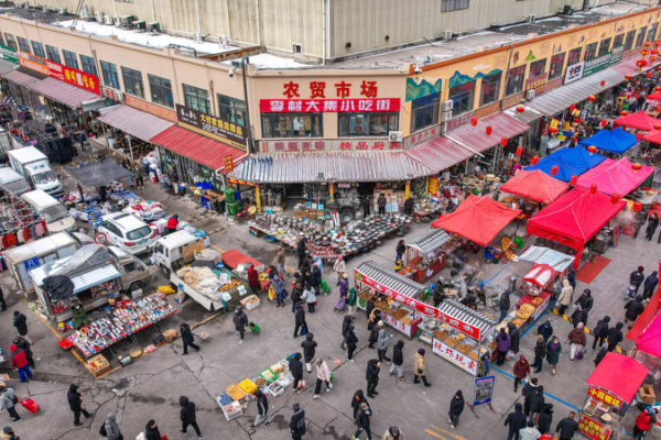 Experience_Chinese_New_Year_Market_Rush_and_Local_Flavors video poster