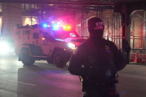 Explosions_in_Caracas__US_Strikes_Kill_40_as_Maduro_Is_Captured video poster