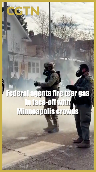 Federal_Agents_Deploy_Tear_Gas_in_Minneapolis_Amid_Renee_Good_Protests video poster