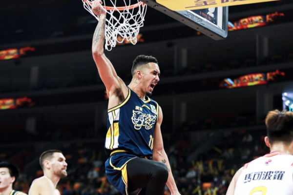 Guangdong_Fends_Off_Shenzhen_110_105__Shanghai_Rolls_to_8th_Win