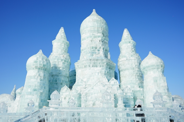 Harbin_Unveils_World_s_Largest_Ice_and_Snow_Theme_Park video poster