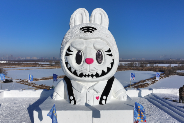 Labubu Teams Up With Harbin’s Giant Snowman 🎉