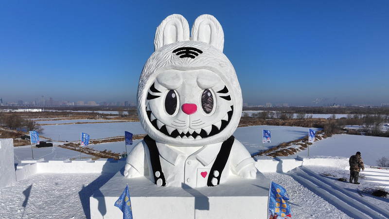Labubu Teams Up With Harbin’s Giant Snowman 🎉