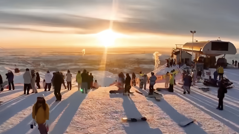 Xinjiang’s Snow Tourism Sparks Winter Economic Boom video poster