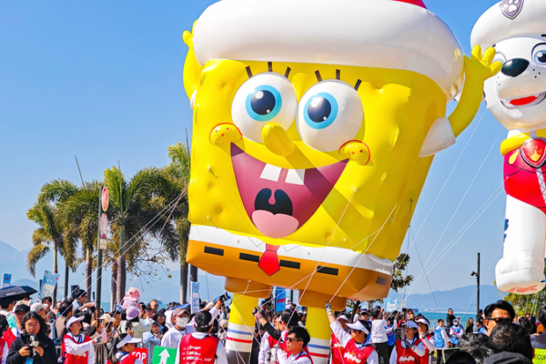 Merry_Balloon_Parade_and_Bouncy_Wonderland_Lift_Spirits_in_Hong_Kong