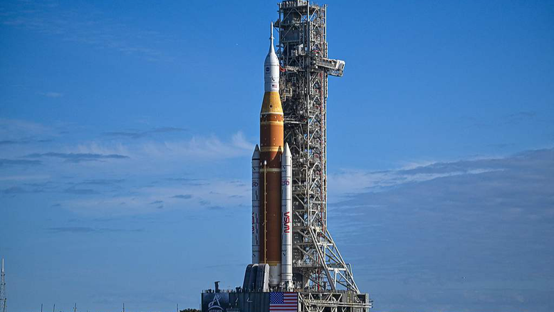 NASA_rolls_moon_rocket_to_pad_ahead_of_Artemis_2_launch