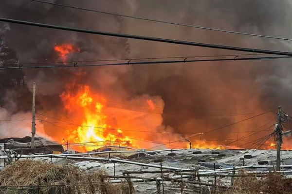 Fire Erupts in Seoul’s Guryong Village, 47 Evacuated video poster