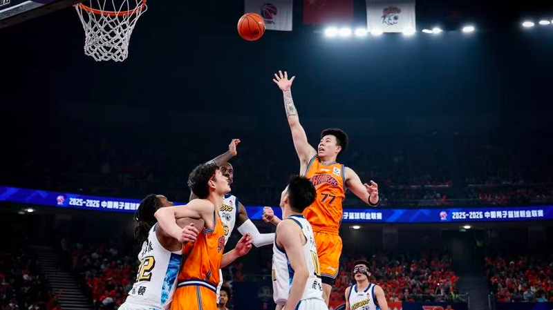 Shanghai_Sharks_Roar_Past_Guangsha_Lions_to_Top_CBA_Standings