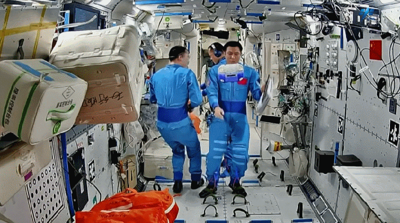Shenzhou_21_Crew_Powers_Up_Experiments_80_Days_Into_Orbit